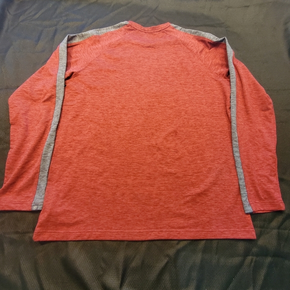 Men's Gaiam Slim Fit Power L/S Crew in Cabernet Heather - Picture 4 of 4